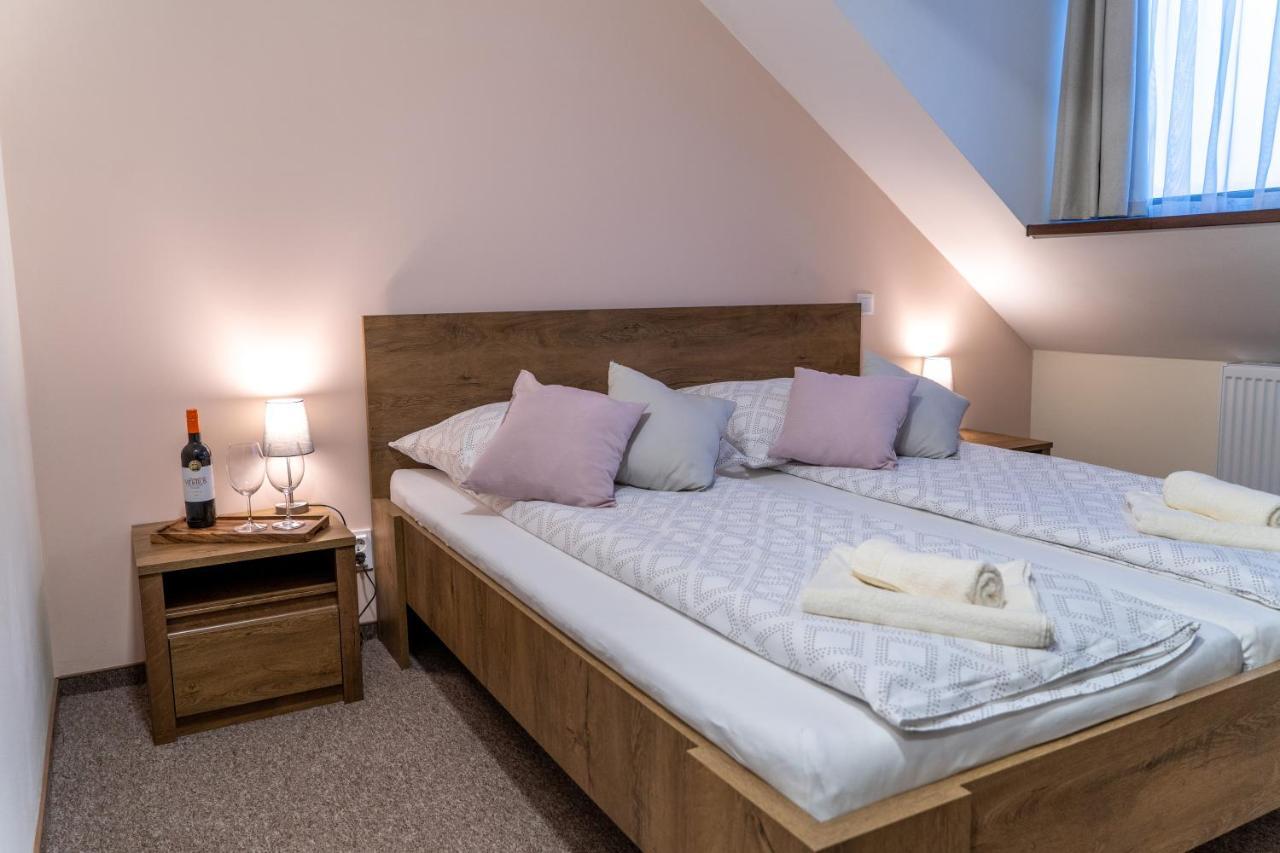 Rozsa Etterem & Panzio Bed and Breakfast Pécs Eksteriør billede