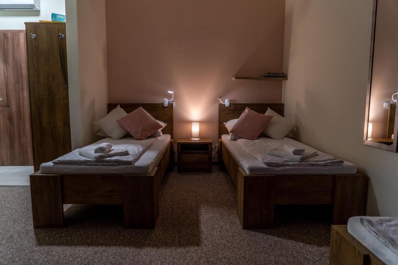 Rozsa Etterem & Panzio Bed and Breakfast Pécs Eksteriør billede